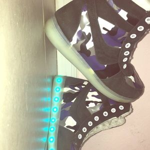 High top camo light up shoes